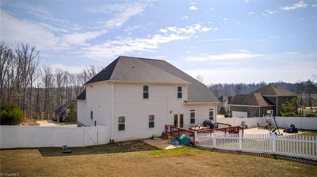 7507 Bentridge Forest Drive, Kernersville, NC 27284