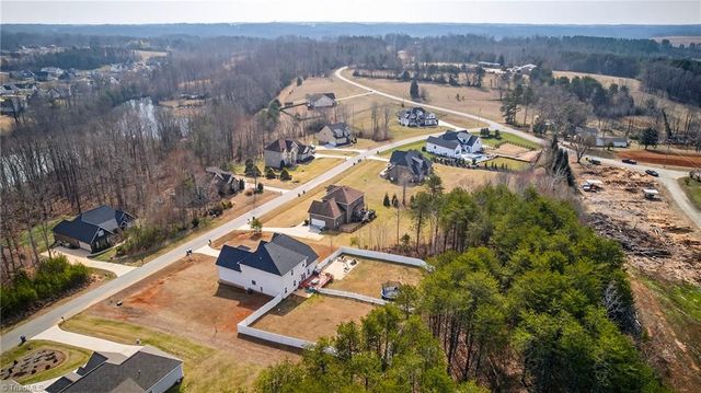 7507 Bentridge Forest Drive, Kernersville, NC 27284