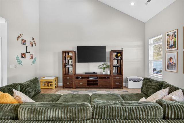 7507 Bentridge Forest Drive, Kernersville, NC 27284