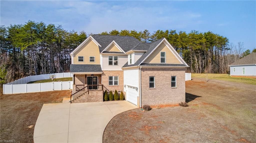 7507 Bentridge Forest Drive, Kernersville, NC 27284