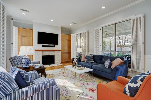 6428 Westchester Avenue, West University Place, TX 77005