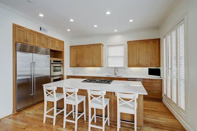 6428 Westchester Avenue, West University Place, TX 77005
