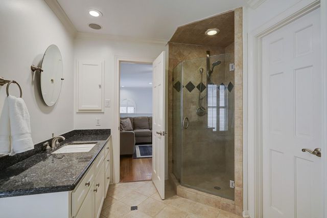 6428 Westchester Avenue, West University Place, TX 77005