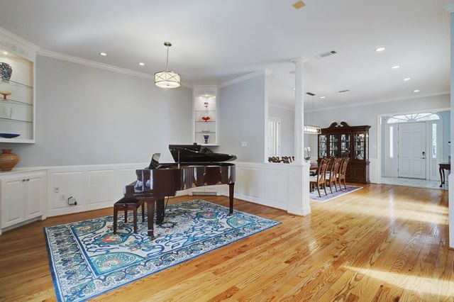 6428 Westchester Avenue, West University Place, TX 77005