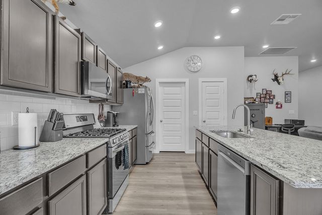 6001 Dodge Dr, Midland, TX 79705