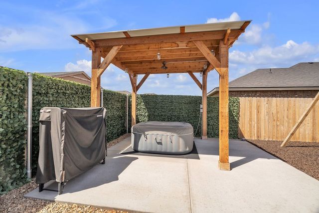 6001 Dodge Dr, Midland, TX 79705