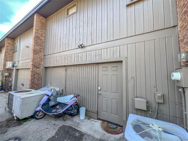 704 NE 1ST STREET B, Gainesville, FL 32601