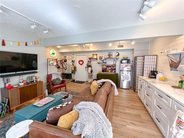 704 NE 1ST STREET B, Gainesville, FL 32601