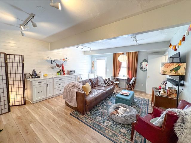 704 NE 1ST STREET B, Gainesville, FL 32601