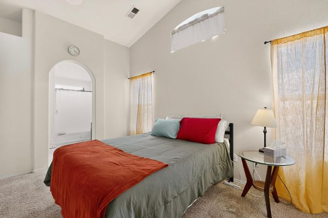369 Whispering Meadows Drive NE, Rio Rancho, NM 87144