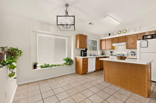 369 Whispering Meadows Drive NE, Rio Rancho, NM 87144