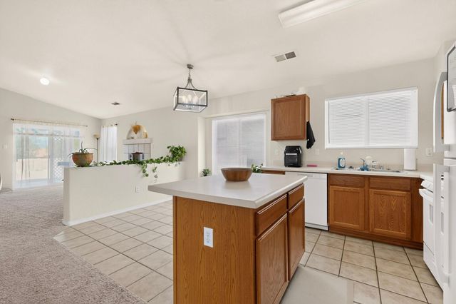 369 Whispering Meadows Drive NE, Rio Rancho, NM 87144