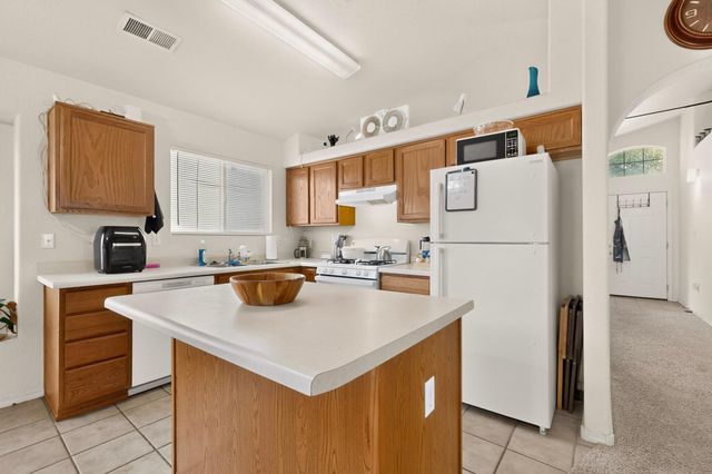 369 Whispering Meadows Drive NE, Rio Rancho, NM 87144