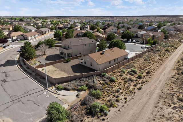 369 Whispering Meadows Drive NE, Rio Rancho, NM 87144