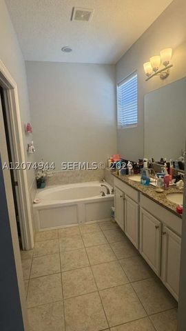 19301 NE 8th Ct, Miami, FL 33179