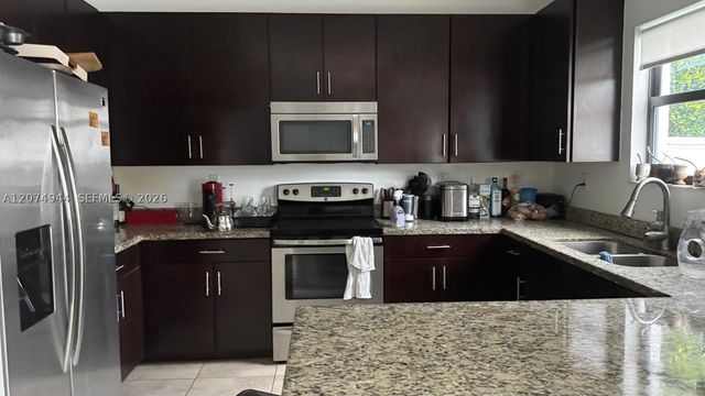 19301 NE 8th Ct, Miami, FL 33179