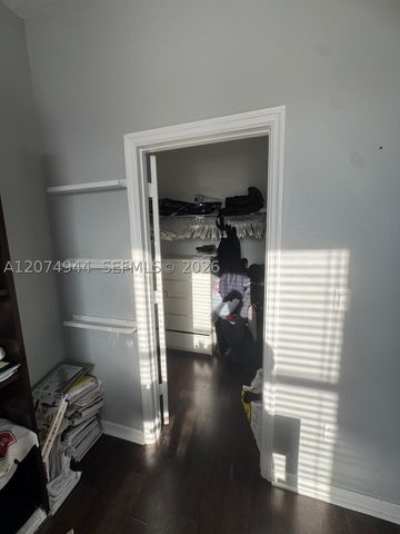 19301 NE 8th Ct, Miami, FL 33179