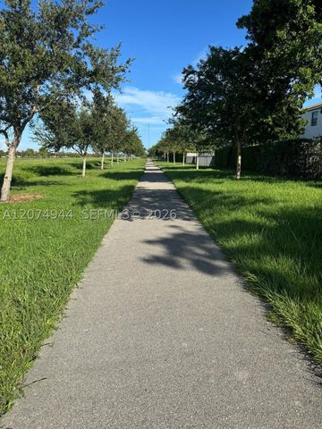 19301 NE 8th Ct, Miami, FL 33179