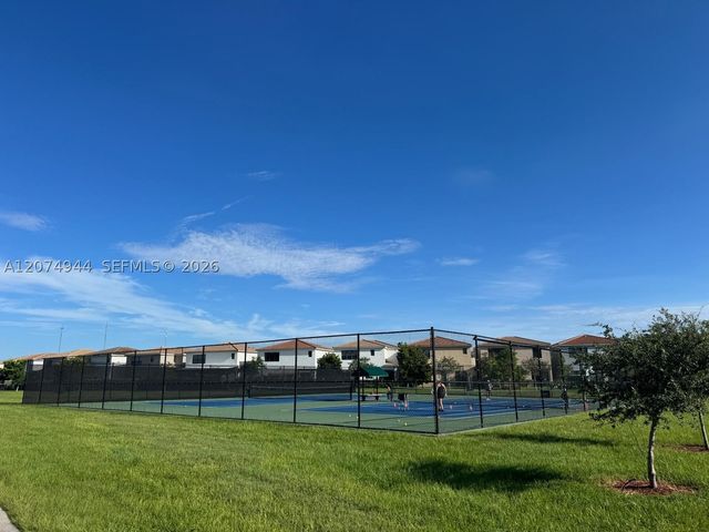 19301 NE 8th Ct, Miami, FL 33179