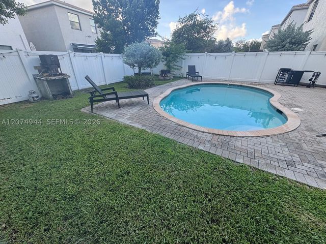 19301 NE 8th Ct, Miami, FL 33179