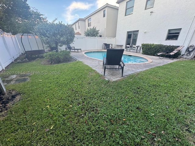 19301 NE 8th Ct, Miami, FL 33179