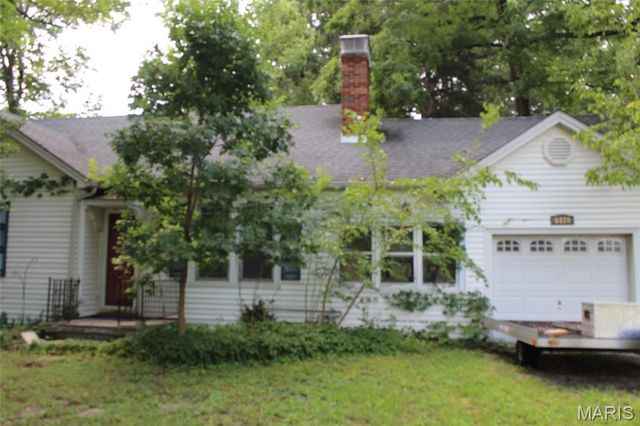 6420 Godfrey Road, Godfrey, IL 62035