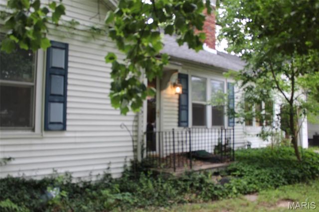 6420 Godfrey Road, Godfrey, IL 62035