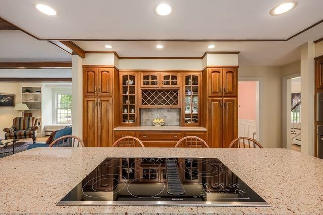 7 Village Green Ln, Holden, MA 01520
