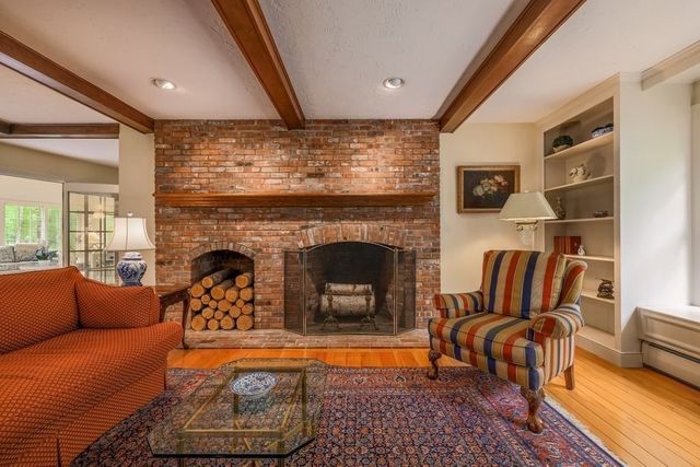 7 Village Green Ln, Holden, MA 01520