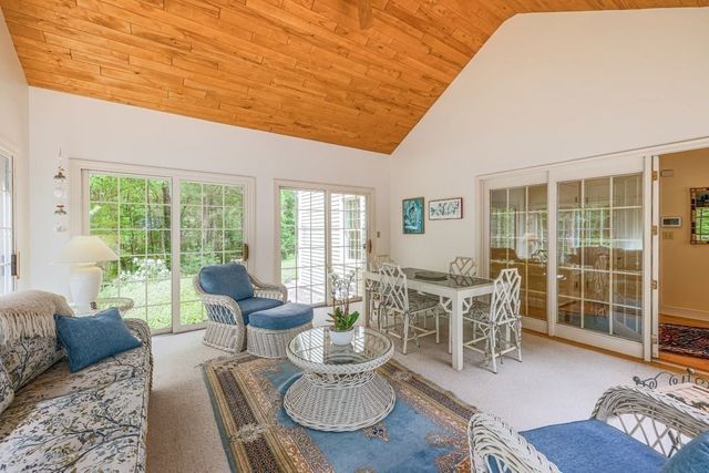 7 Village Green Ln, Holden, MA 01520