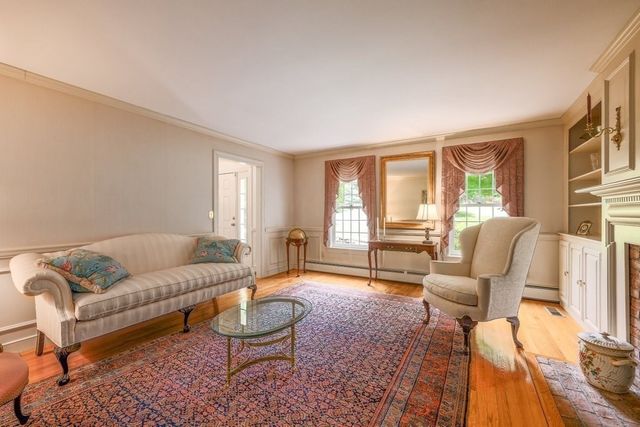 7 Village Green Ln, Holden, MA 01520