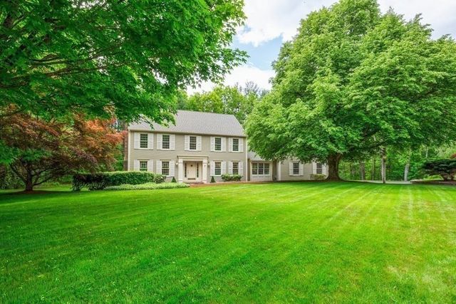 7 Village Green Ln, Holden, MA 01520