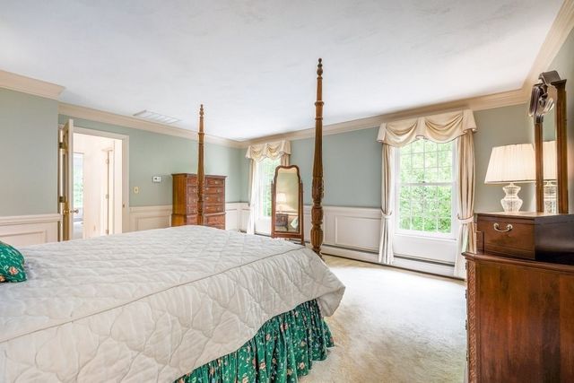 7 Village Green Ln, Holden, MA 01520