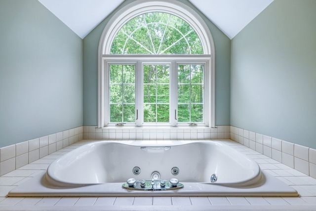 7 Village Green Ln, Holden, MA 01520