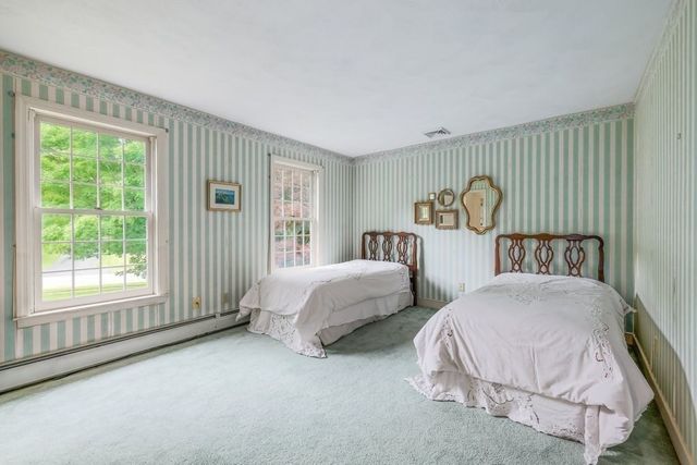 7 Village Green Ln, Holden, MA 01520