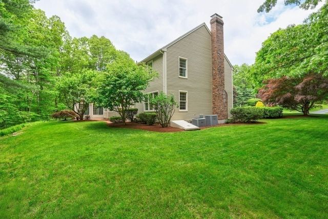 7 Village Green Ln, Holden, MA 01520