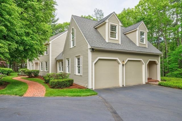 7 Village Green Ln, Holden, MA 01520