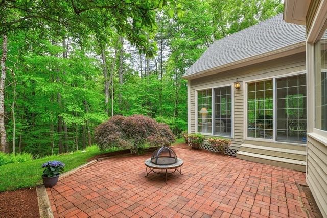 7 Village Green Ln, Holden, MA 01520