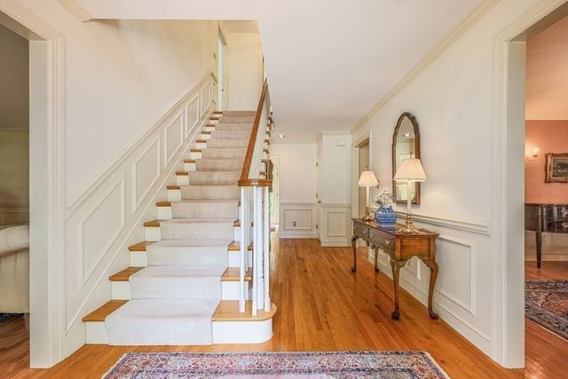 7 Village Green Ln, Holden, MA 01520