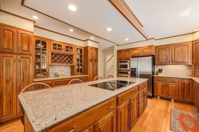 7 Village Green Ln, Holden, MA 01520