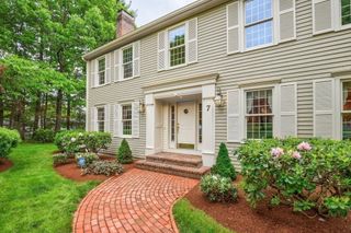 7 Village Green Ln, Holden, MA 01520