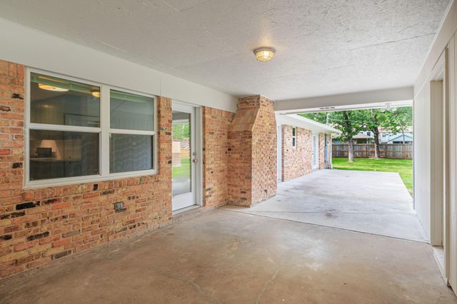 25802 Maplewood Drive, Spring, TX 77386