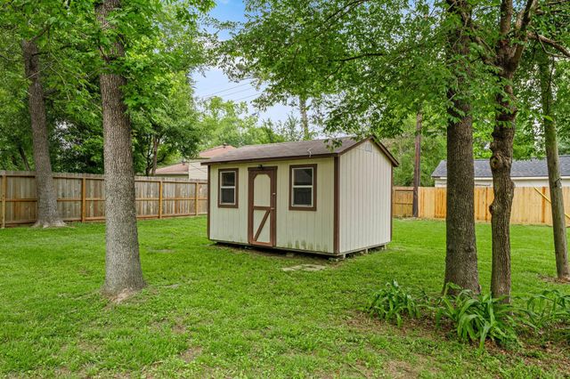 25802 Maplewood Drive, Spring, TX 77386