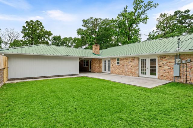 25802 Maplewood Drive, Spring, TX 77386
