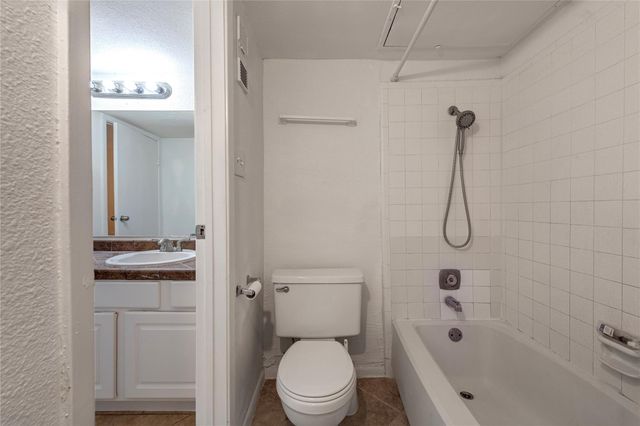 3005 Walnut Bend Lane 12, Houston, TX 77042