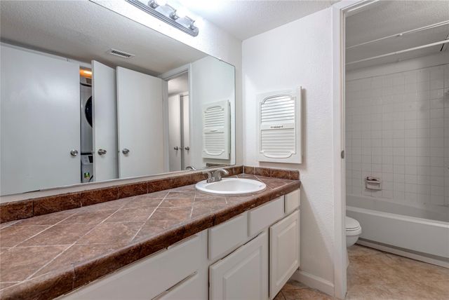 3005 Walnut Bend Lane 12, Houston, TX 77042