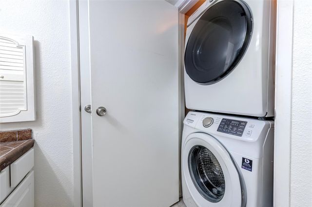 3005 Walnut Bend Lane 12, Houston, TX 77042