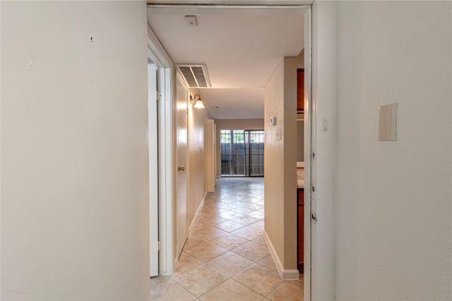 3005 Walnut Bend Lane 12, Houston, TX 77042