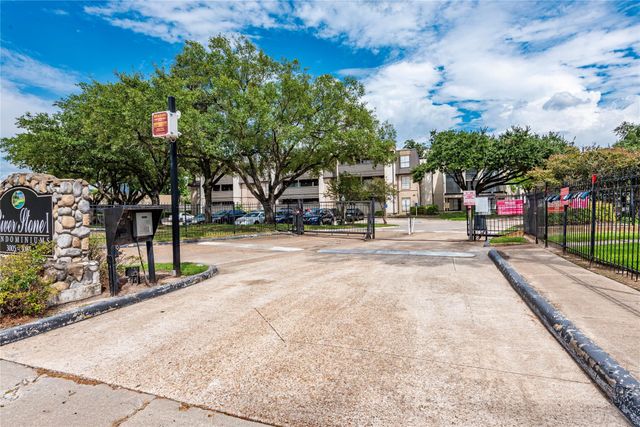 3005 Walnut Bend Lane 12, Houston, TX 77042