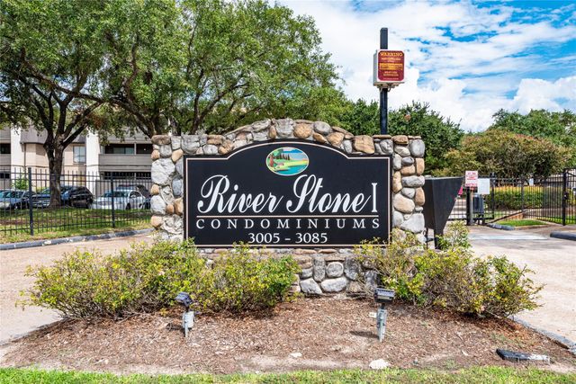 3005 Walnut Bend Lane 12, Houston, TX 77042